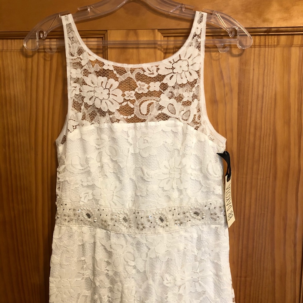 Lace wedding dress in Size 4 in ivory